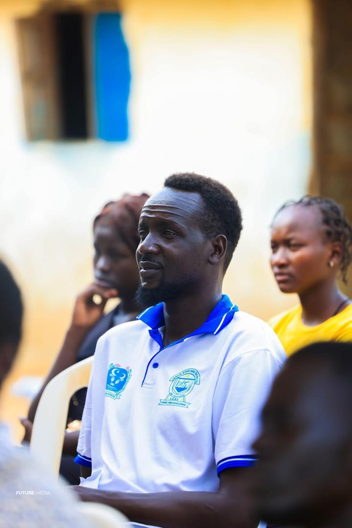 An alumnus with current students
