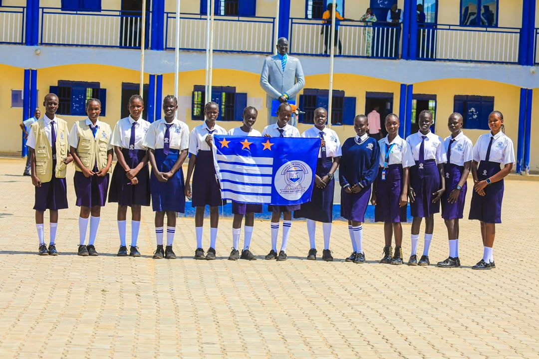 An alumnus with current students